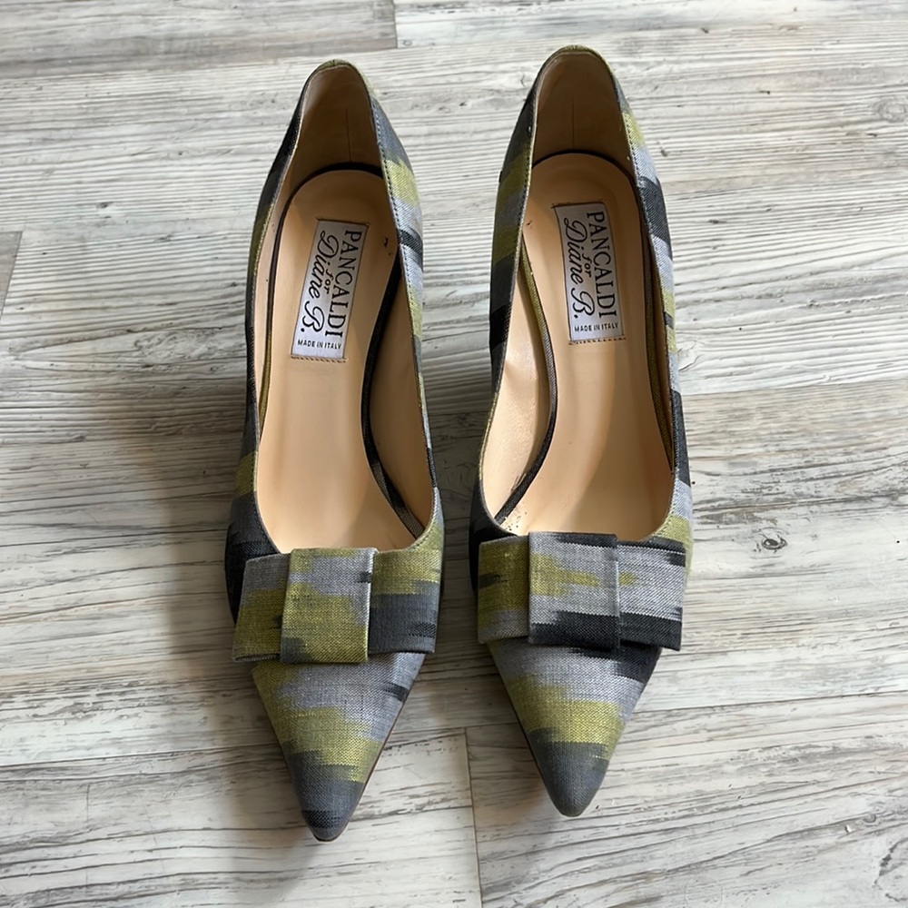 Pancaldi for Diane B low heel green-yellow / grey fabric size 39.5 heels w/ bow.